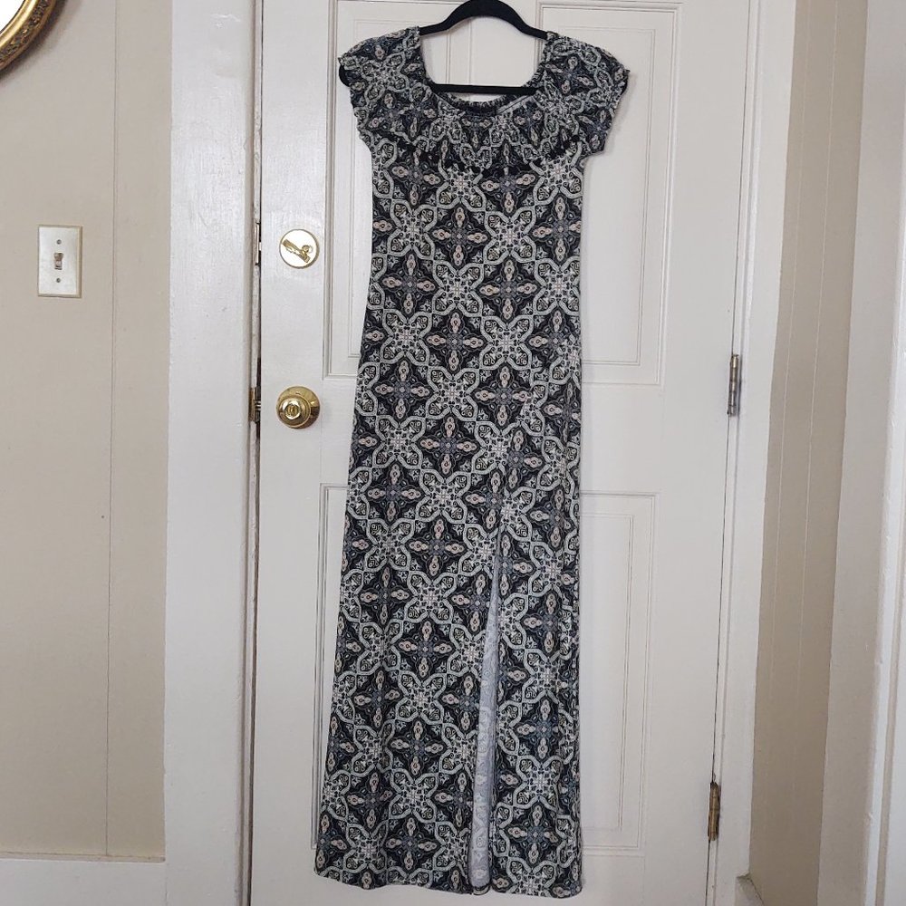 🆓 BOGO! 🆓 EUC Patterned Maxi Dress